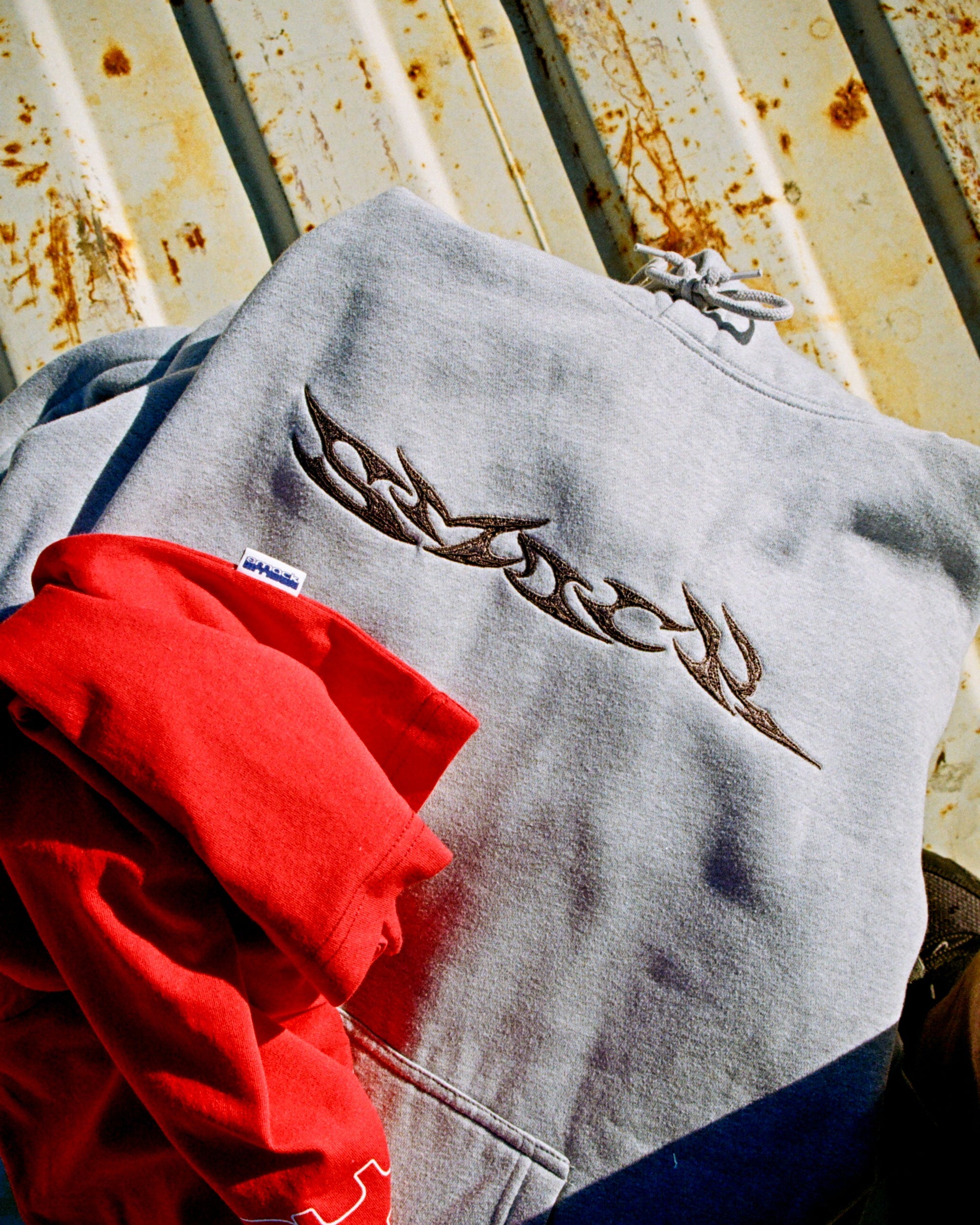hoodie smack metal - grey + black embroidery