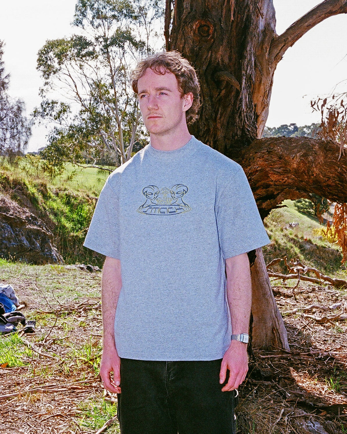 t-shirt aliens - yellow + charcoal print