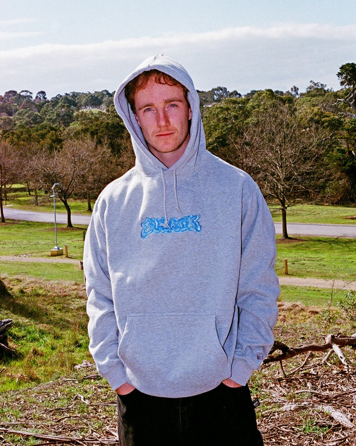 hoodie coral - blue embroidery